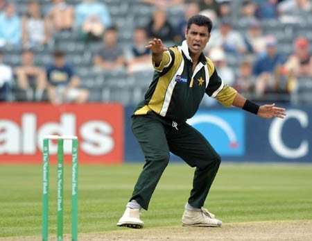 Waqar Younis - Age, Education, Score and Stats