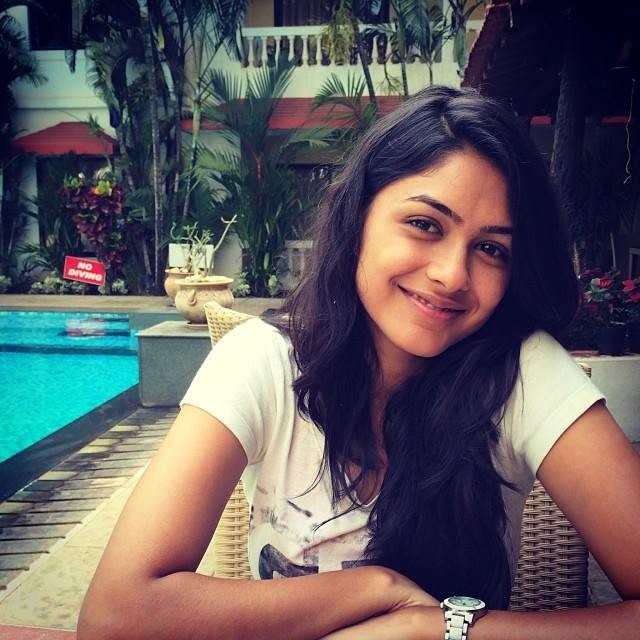 Mrunal Thakurs Wiki, Age, Height, Physical Appearance 