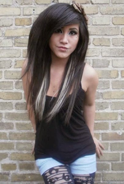 10 Beautiful Emo Hairstyles For Girls - Wavy Emo Hairstyle