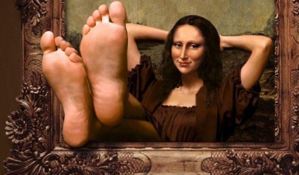 20 Most Funny Photos Ever Seen On Internet - Mona Lisa Relaxing In Picture