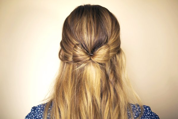 50 Simple Curly Hairstyles You Can Do In 10-Minutes-Stylish Hair Bow