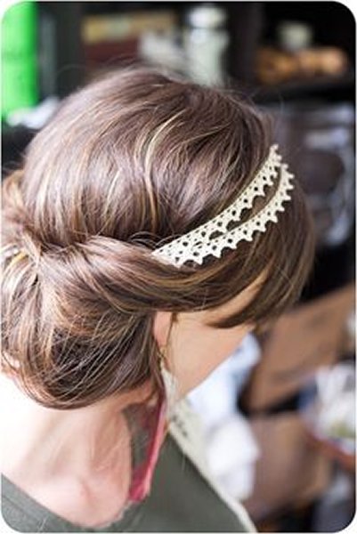 50 Simple Curly Hairstyles You Can Do In 10-Minutes-Tuck Shoulder-Length Hair into a Headband