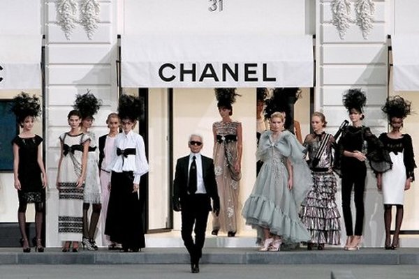 top-10-popular-fashion-brands-chanel