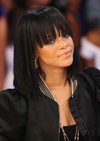12 Best Rihanna Hairstyles She Has Had Till Now-Chinese Cut Bangs