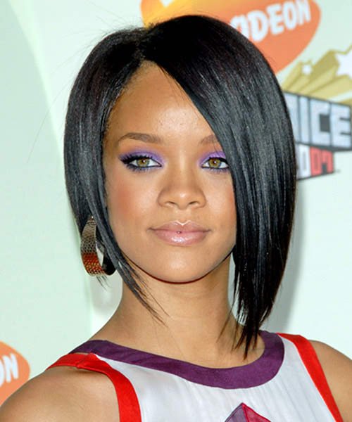 12 Best Rihanna Hairstyles She Has Had Till Now-Short Neck Length Bob Hairstyle
