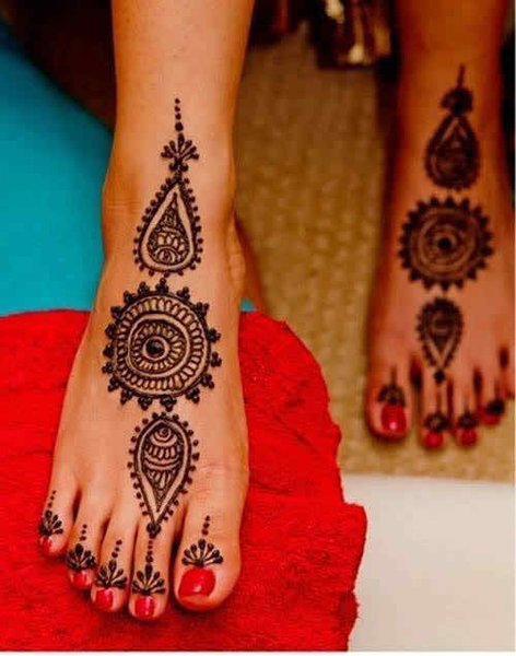 20 Simple Mehndi Designs For Feet-Circle Floral Designs