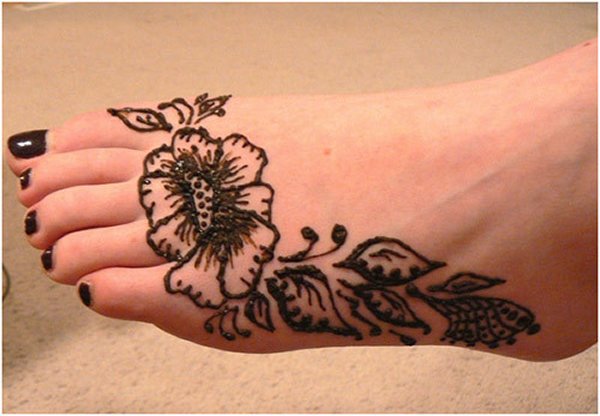 20 Simple Mehndi Designs For Feet-Simple Flower Mehndi Design