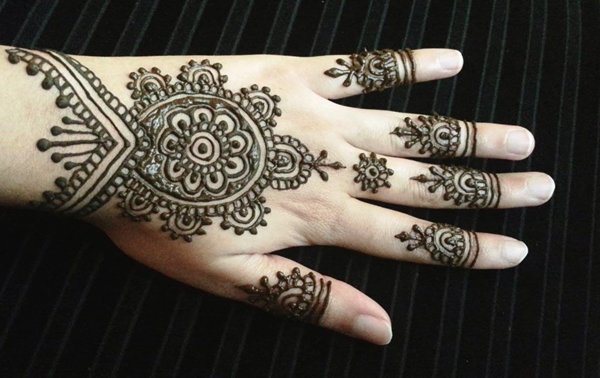 20 Simple Mehndi Designs For Hands-Classic Indian Henna Pattern Design