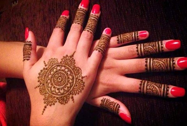 20 Simple Mehndi Designs For Hands-The Red Indian Flower Mehndi Design