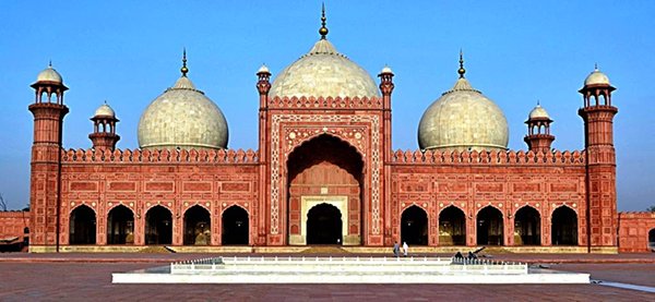 Top 10 Places To Visit In Lahore-Badshahi Mosque