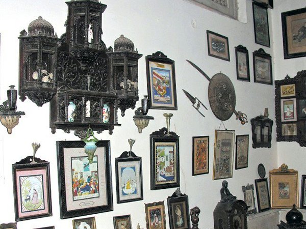 Top 10 Places To Visit In Lahore-Faqir Khana Museum