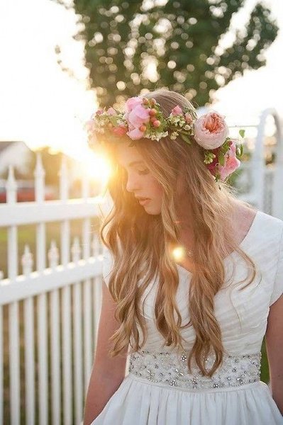 12 Summer Bridal HairStyles For Women-Cute Wavy Summer Wedding Hairstyle