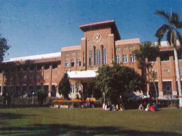 Top 10 Universities In Pakistan For Medical_Fatima Jinnah Medical College Lahore