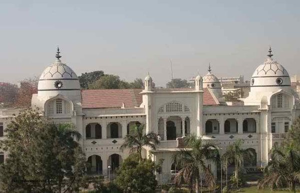 Top 10 Universities In Pakistan For Medical_King Edward Medical University, Lahore